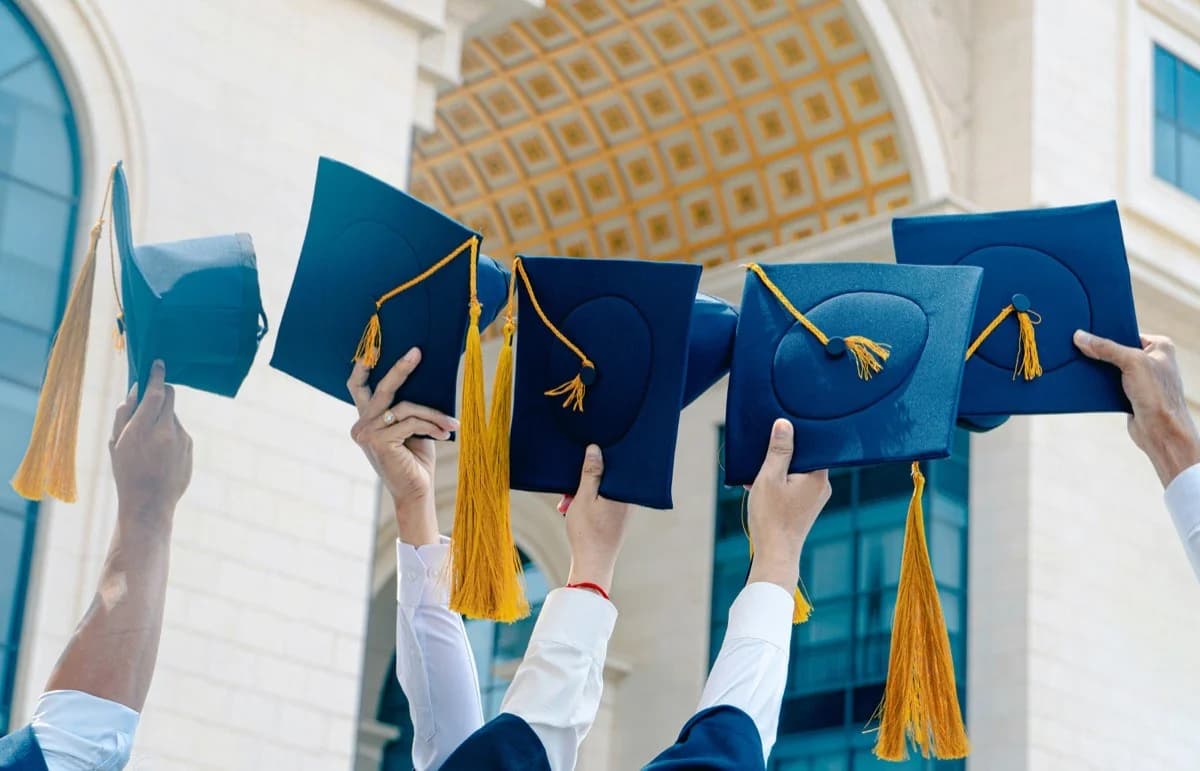 Graduation gift calculator with elegant gift presentation